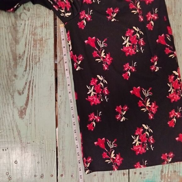 Time and Tru Women's Tank Jumpsuit Size L Black Red Floral - Picture 8 of 8